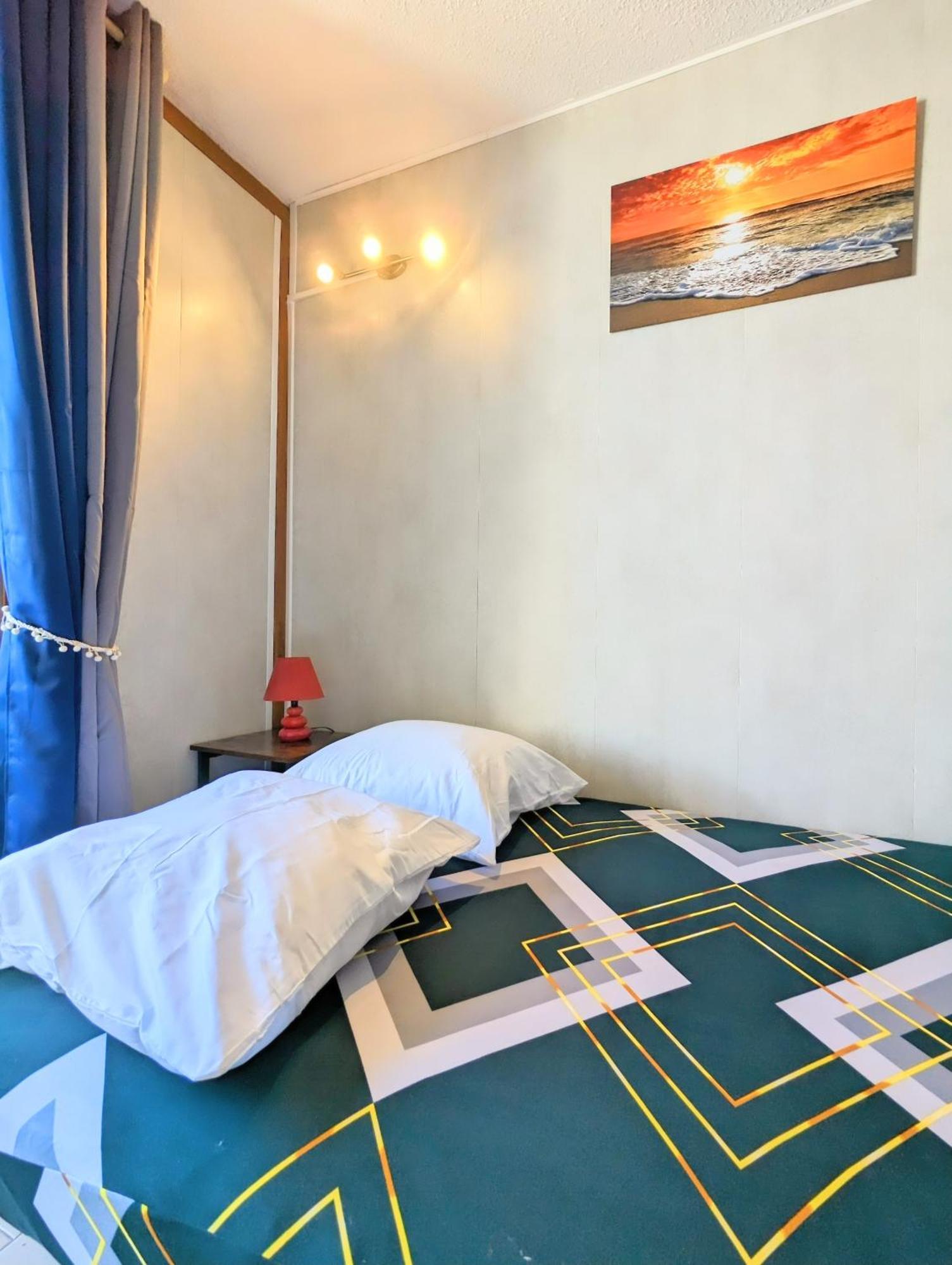Au Calme + Parking Apartment