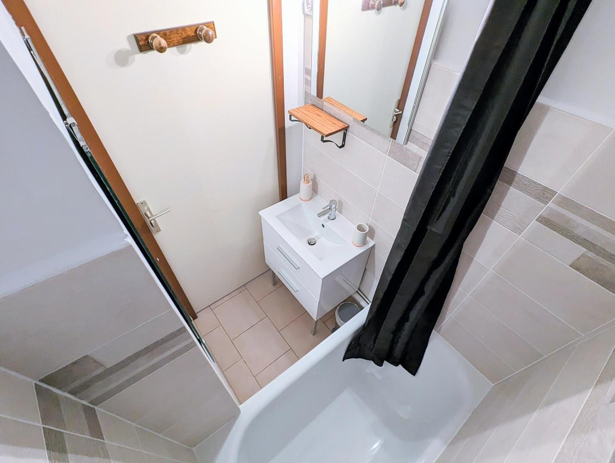 Apartment Au Calme + Parking Agde
