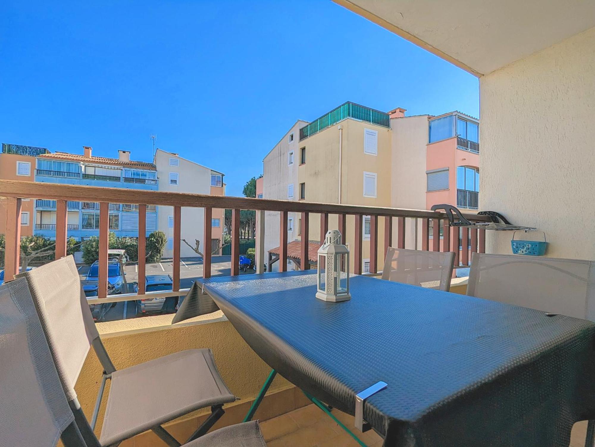 Au Calme + Parking Apartment
